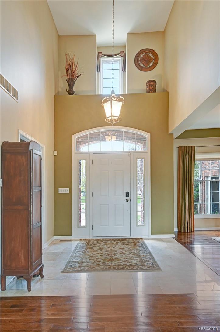 4007 Pine Ridge Court Fenton, MI 48430 - Photo 3 of 28 Front Entry
