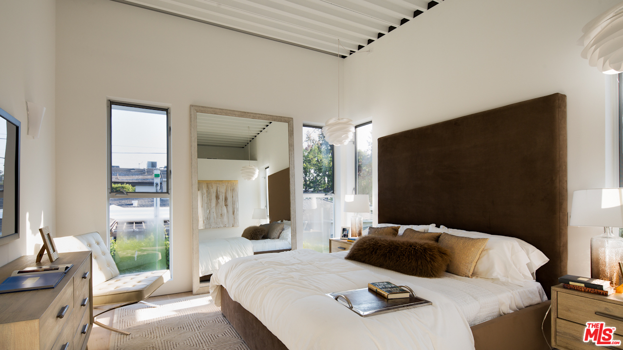 10609 Northvale Road Los Angeles, CA 90064 - Photo 8 of 19 Gallery Image 8