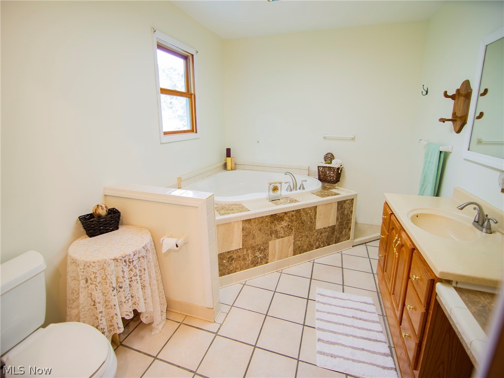 8368 Jennings Road Olmsted Falls, OH 44138 - Photo 27 of 35 Soaking jacuzzi tub!