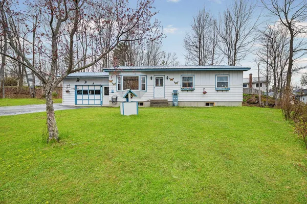 $185,000 | 12 Crow Hill Street, Northumberland, NH 03582