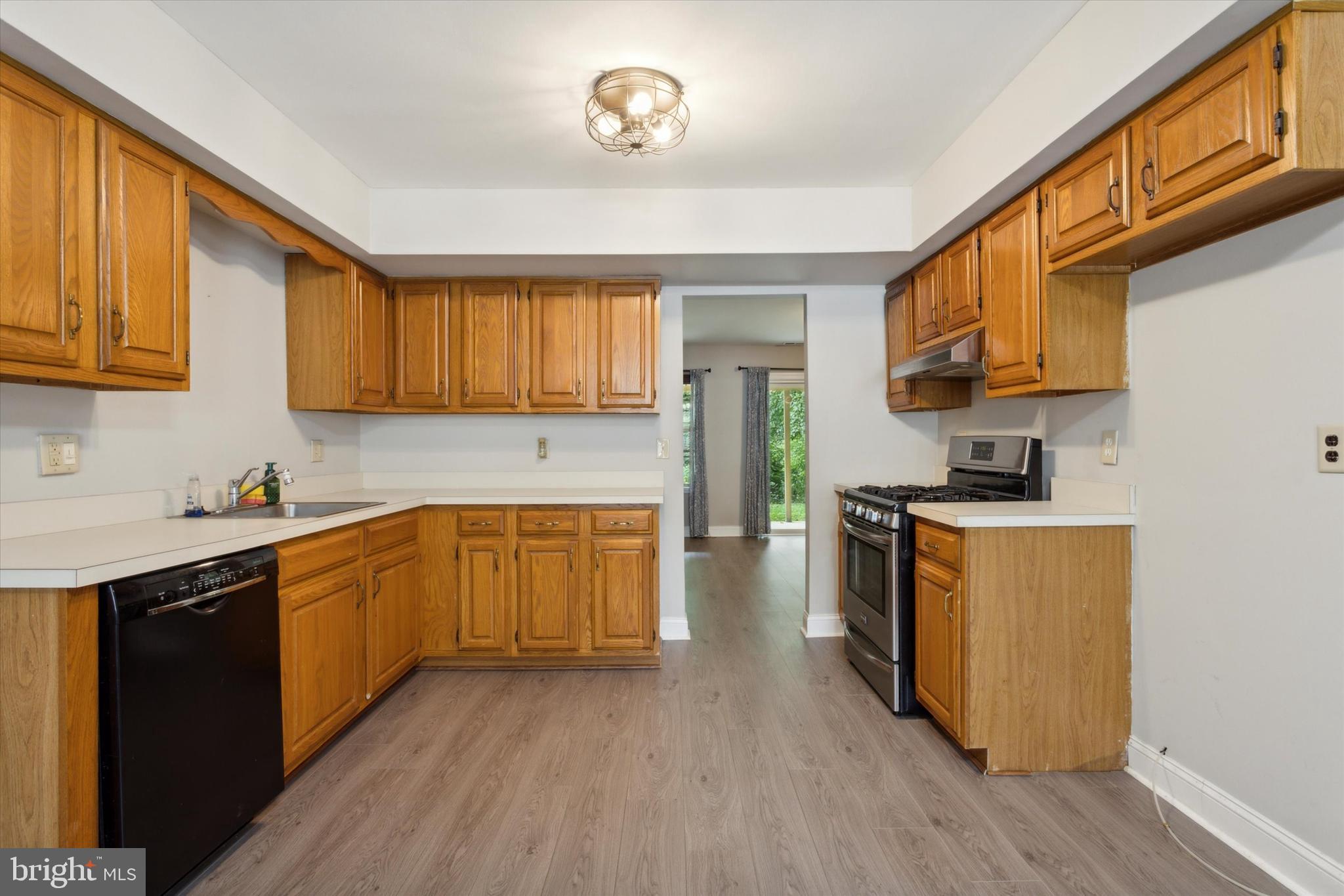 14 Summit Court Clementon, NJ 08021 - Photo 4 of 21 Gallery Image 4