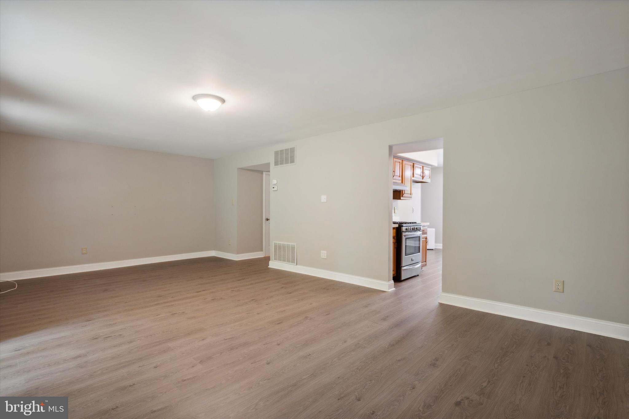 14 Summit Court Clementon, NJ 08021 - Photo 7 of 21 Gallery Image 7