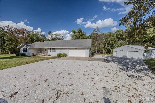 $335,900 | 24901 Englewood Lane, Lebanon, MO 65536