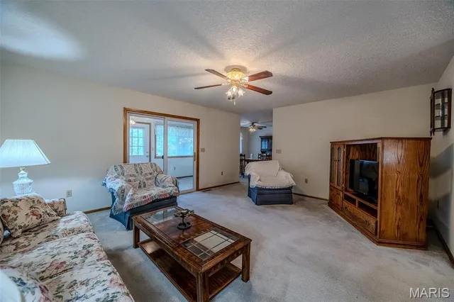 $335,900 | 24901 Englewood Lane, Lebanon, MO 65536