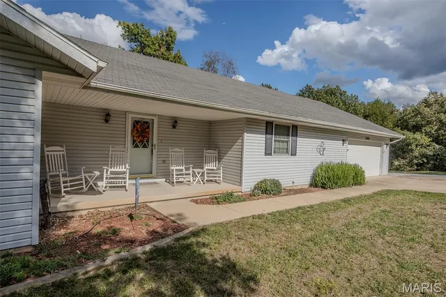 $335,900 | 24901 Englewood Lane, Lebanon, MO 65536