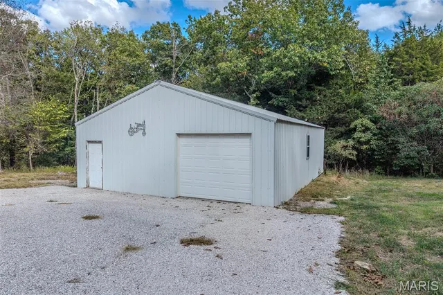 $335,900 | 24901 Englewood Lane, Lebanon, MO 65536