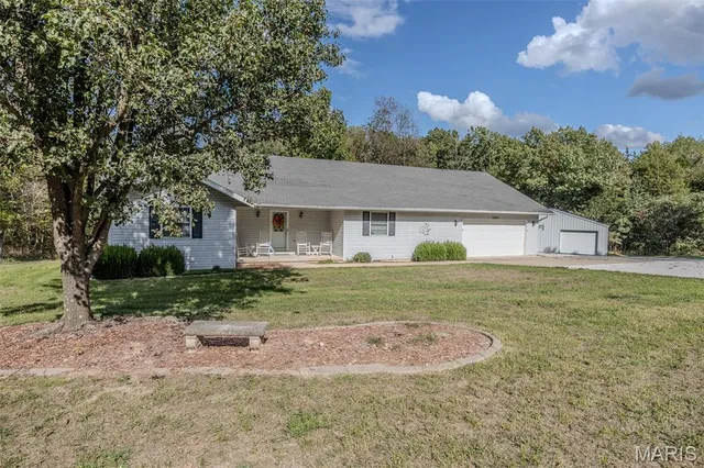 $335,900 | 24901 Englewood Lane, Lebanon, MO 65536