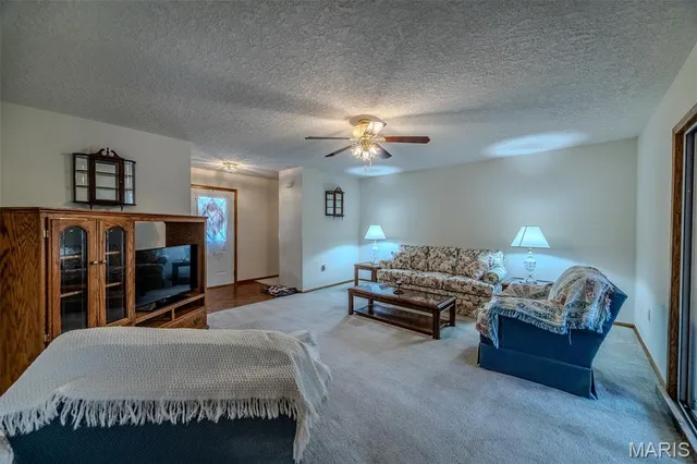 $335,900 | 24901 Englewood Lane, Lebanon, MO 65536