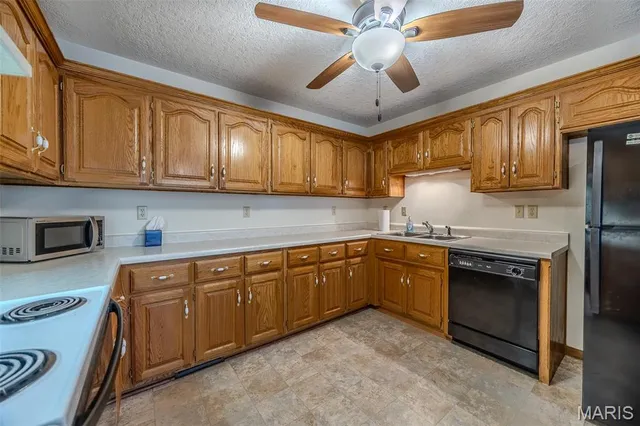 $335,900 | 24901 Englewood Lane, Lebanon, MO 65536