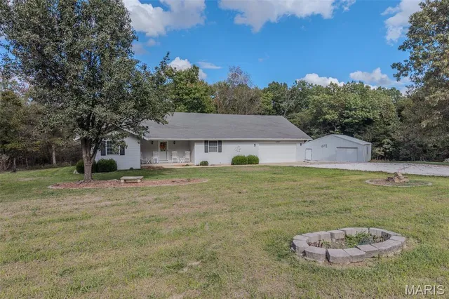 $335,900 | 24901 Englewood Lane, Lebanon, MO 65536