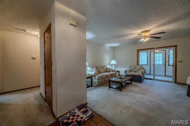 $335,900 | 24901 Englewood Lane, Lebanon, MO 65536