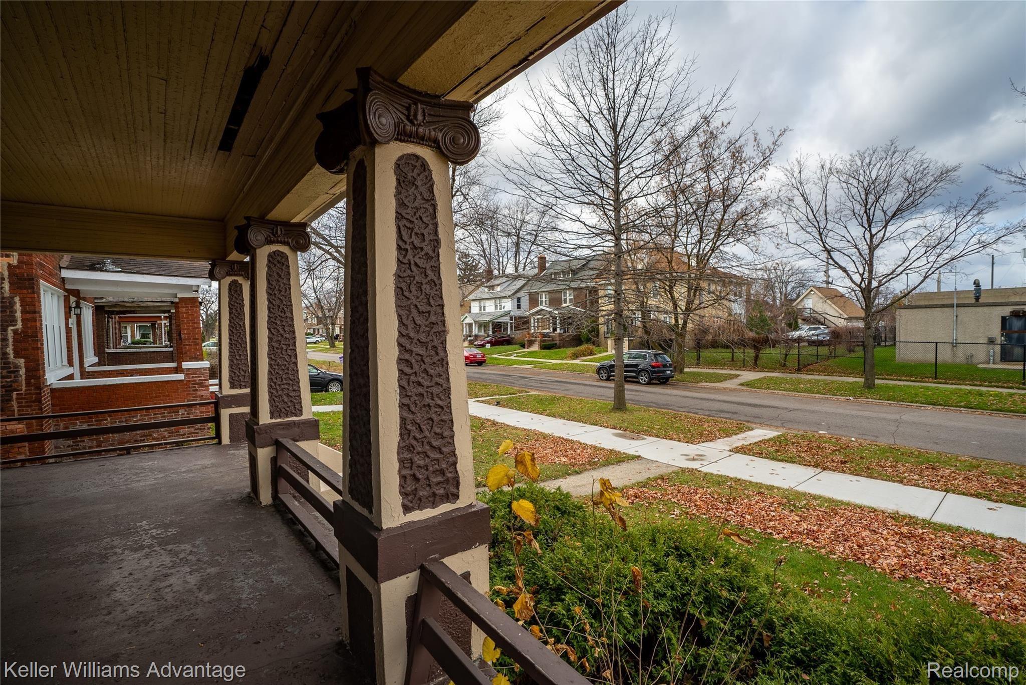 1117 Atkinson Street Detroit, MI 48202 - Photo 34 of 38 AtkinsonSt_1117_Front Porch 2.jpg