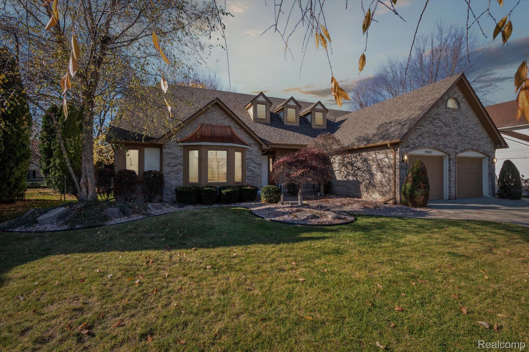 19403 Gill Road Livonia, MI 48152 - Photo 1 of 49