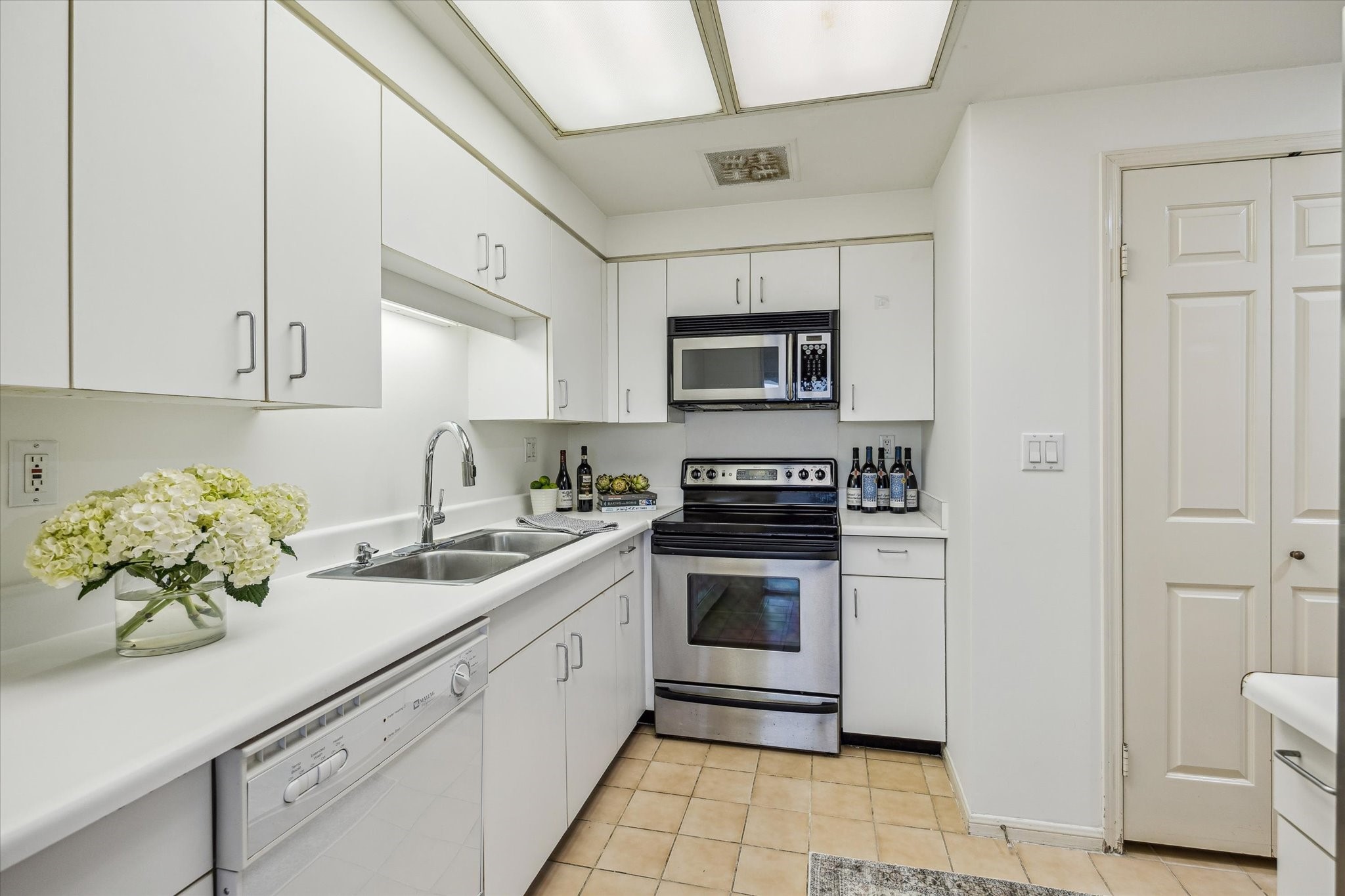 2001 Holcombe Boulevard, Unit 504 Houston, TX 77030 - Photo 11 of 38 Kitchen with stainless stove, microwave and refrigerator.