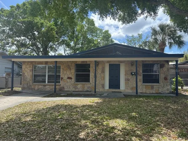 $1,995 | 6568 West Shore Circle, Tampa, FL 33616