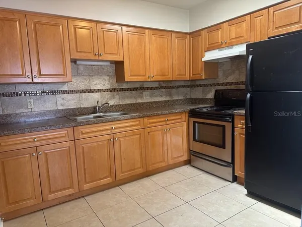 $1,995 | 6568 West Shore Circle, Tampa, FL 33616