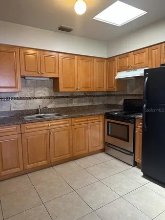 $1,995 | 6568 West Shore Circle, Tampa, FL 33616