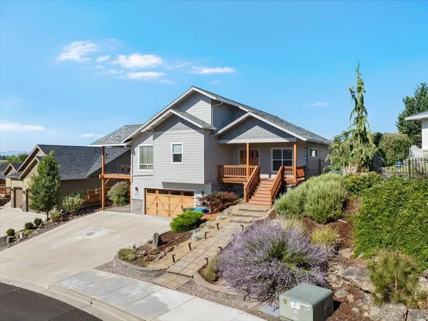 $615,000 | 16 Terra Linda Court, Eagle Point, OR 97524