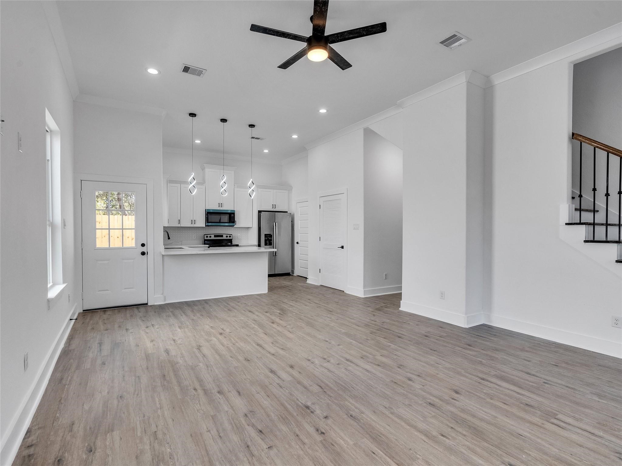 5126 Clover Street, Unit B Houston, TX 77033 - Photo 5 of 6