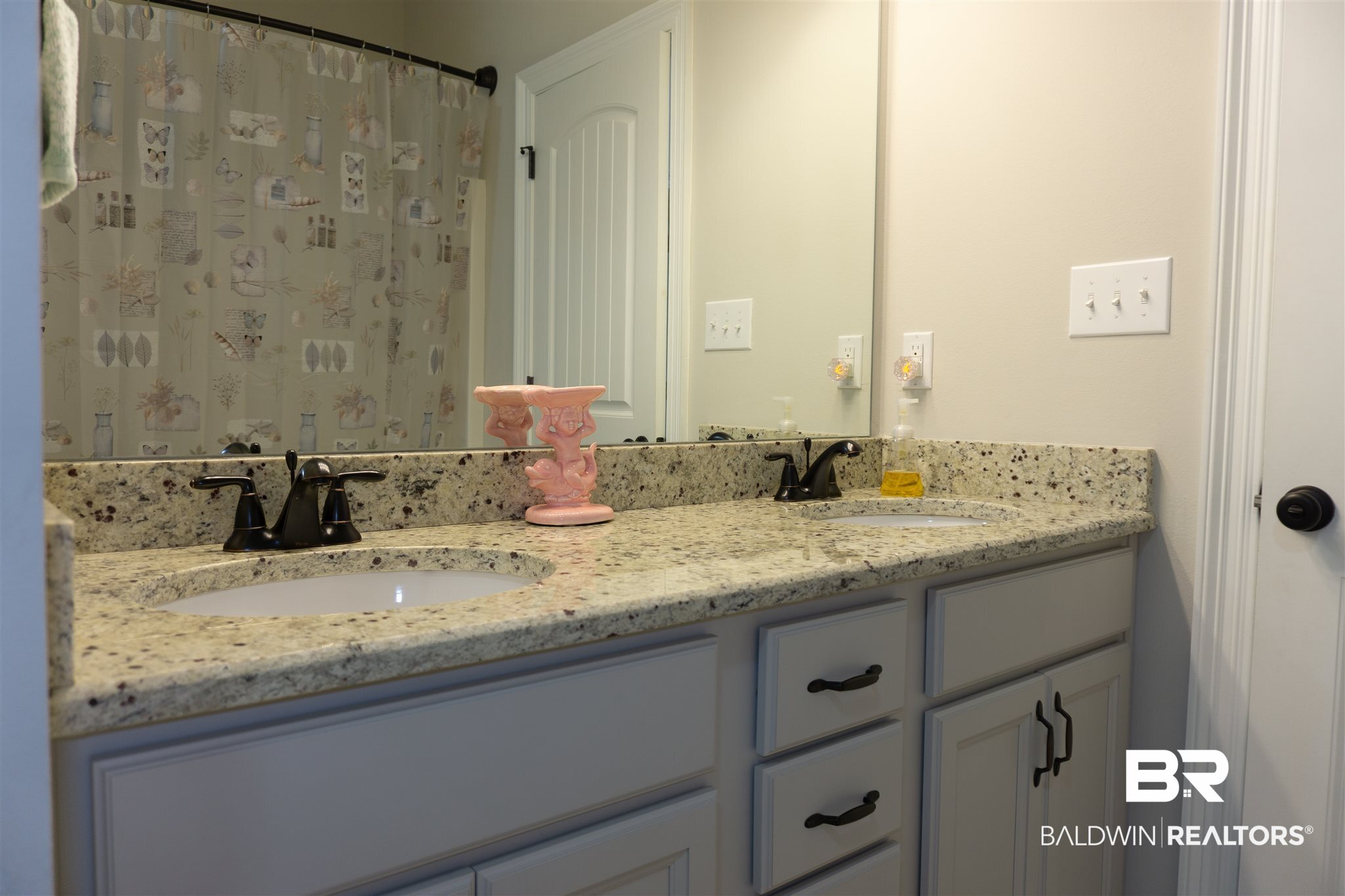 15071 Troon Drive Foley, AL 36535 - Photo 16 of 22 Hall Bathroom