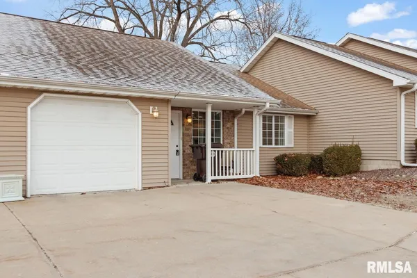 $1,600 | 3005 North Molleck Drive, Peoria, IL 61604