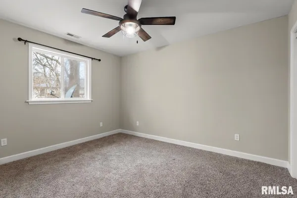 $1,600 | 3005 North Molleck Drive, Peoria, IL 61604