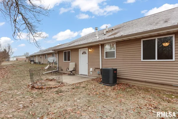 $1,600 | 3005 North Molleck Drive, Peoria, IL 61604