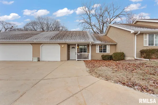 $1,600 | 3005 North Molleck Drive, Peoria, IL 61604