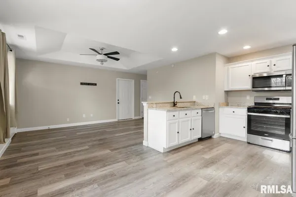 $1,600 | 3005 North Molleck Drive, Peoria, IL 61604