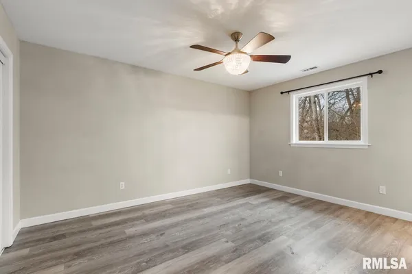 $1,600 | 3005 North Molleck Drive, Peoria, IL 61604