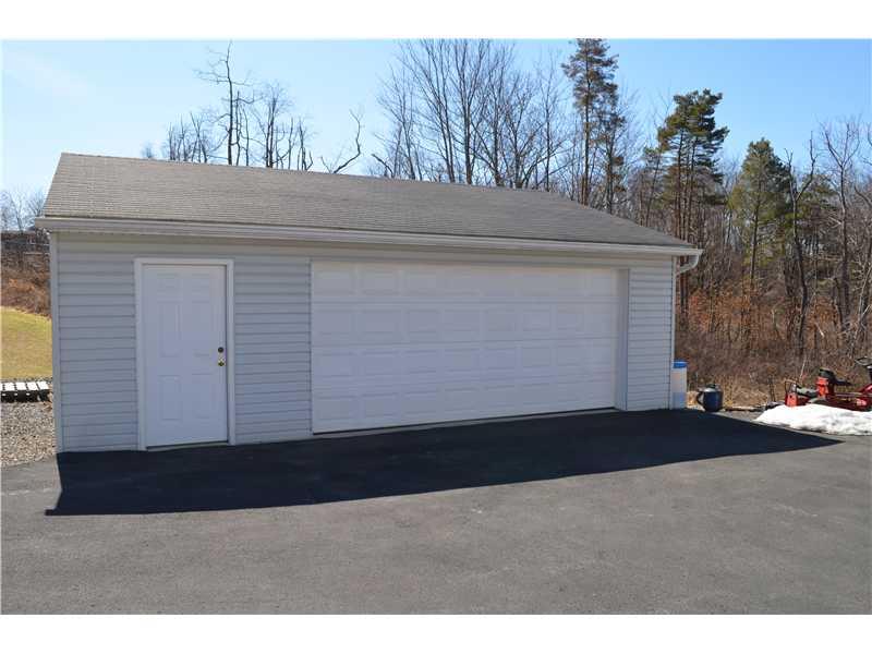 431 Bonniebrook Road Butler, PA 16002 - Photo 21 of 22 Parking Lot/Garage.