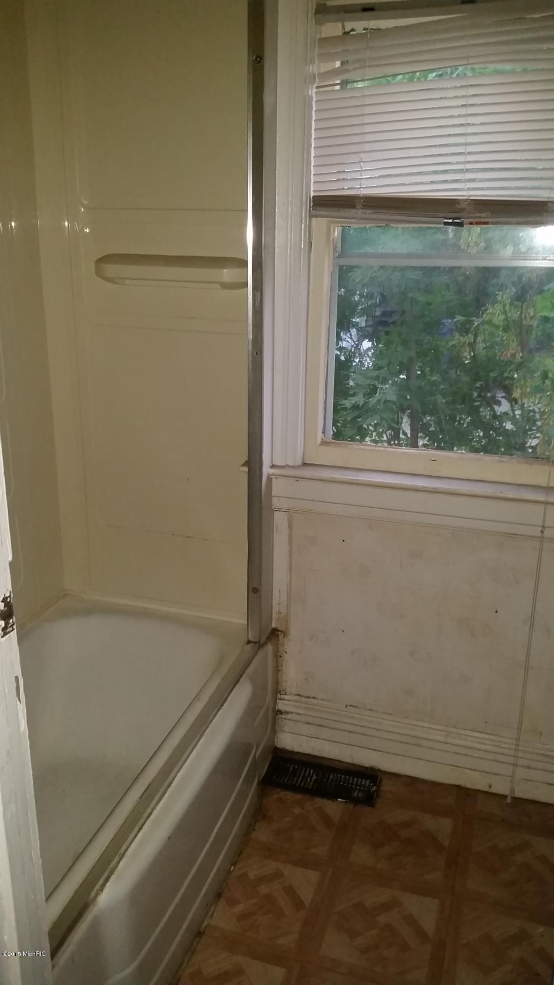 517 Reed Street Kalamazoo, MI 49001 - Photo 16 of 17 20150818_192849