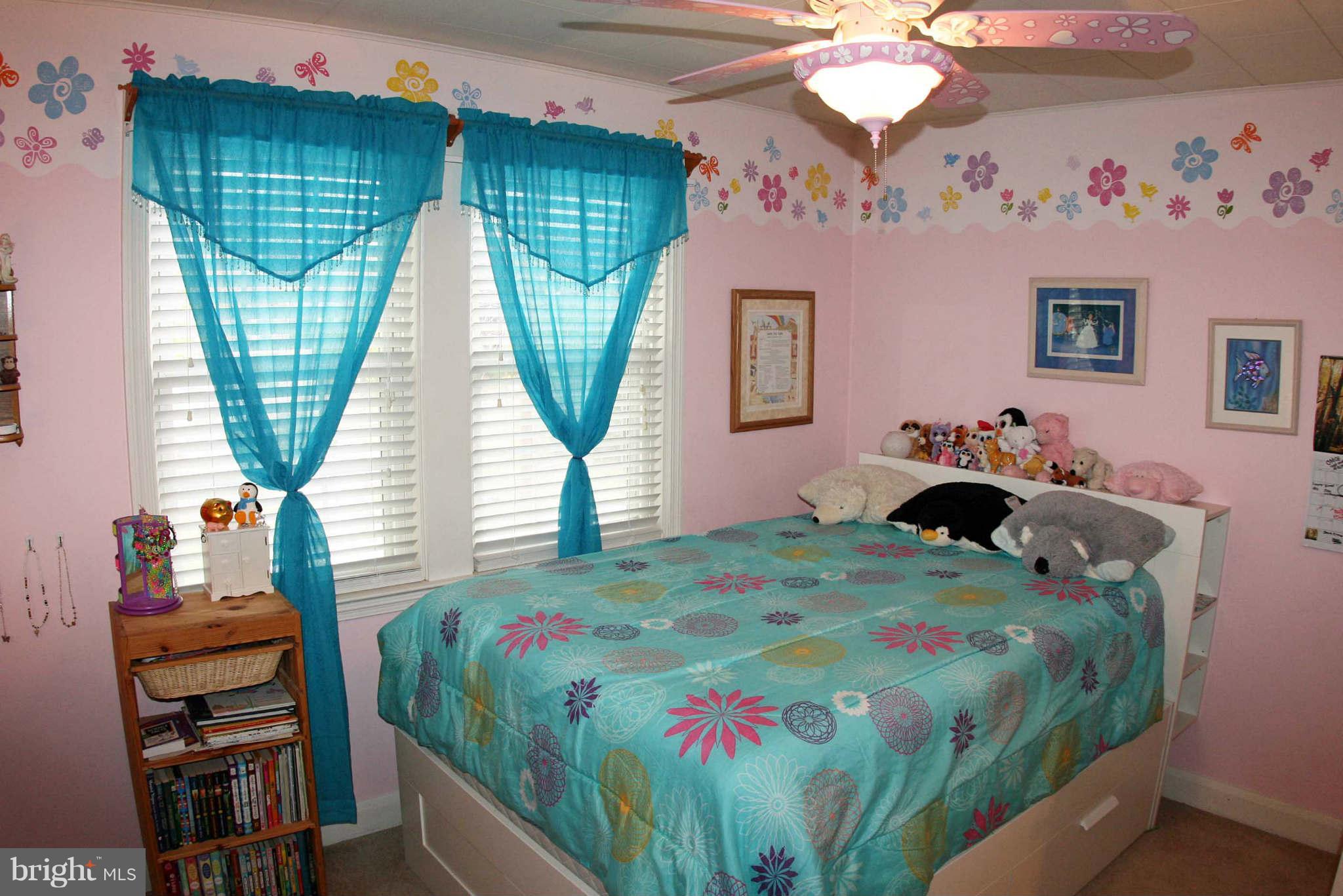 1835 Glen Ridge Road Baltimore, MD 21286 - Photo 18 of 30 a bedroom with bed and a window