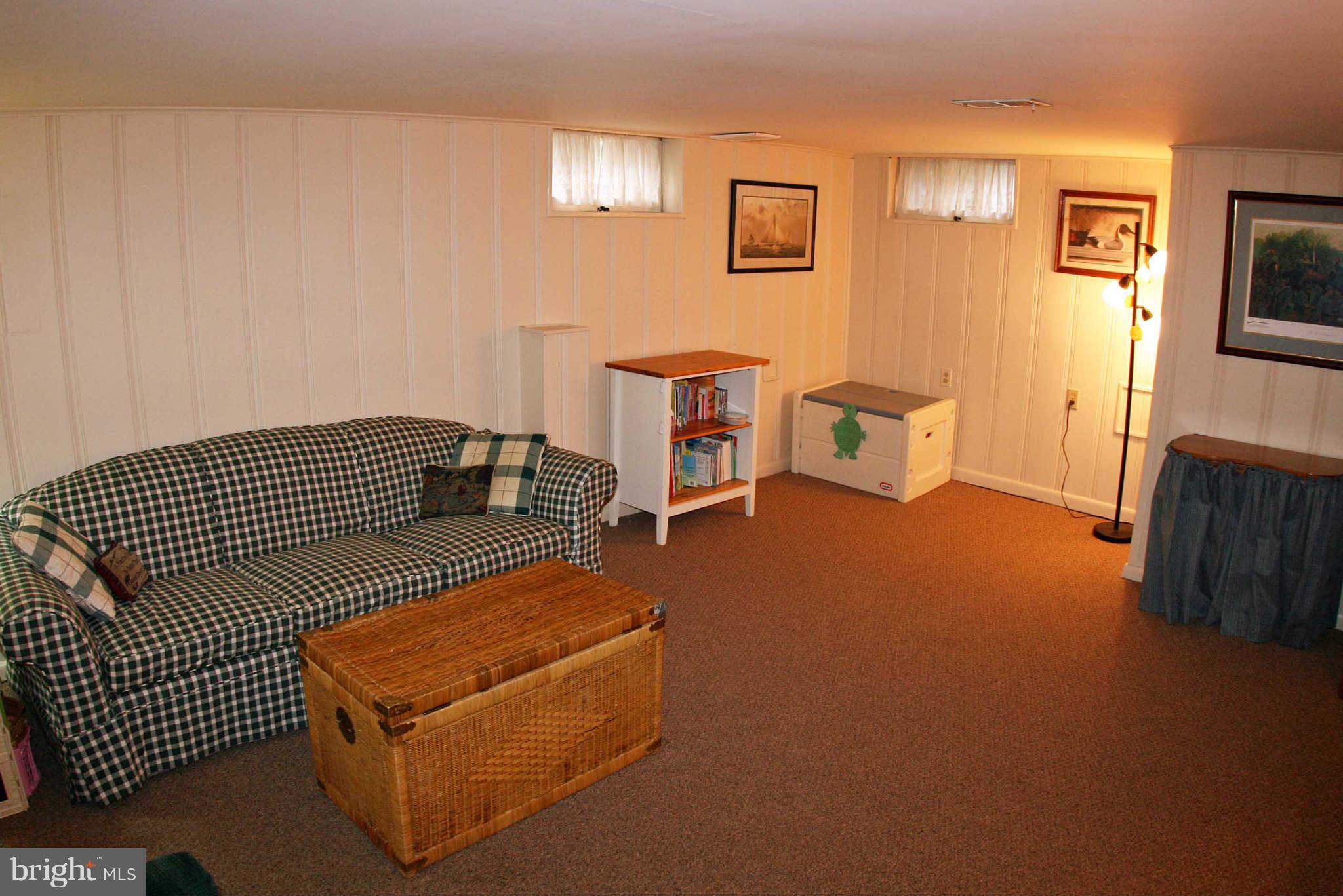 1835 Glen Ridge Road Baltimore, MD 21286 - Photo 24 of 30 a living room with furniture