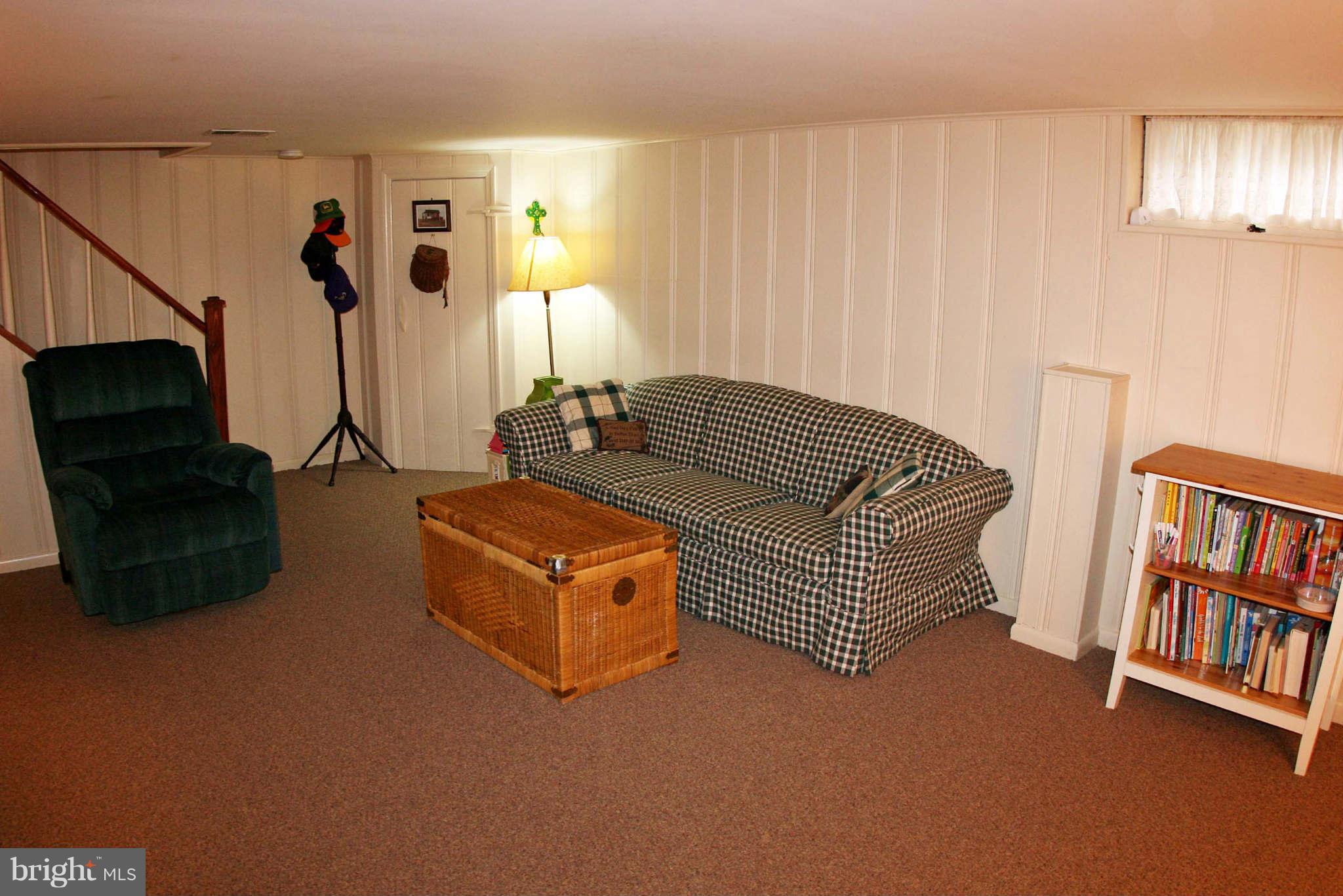 1835 Glen Ridge Road Baltimore, MD 21286 - Photo 26 of 30 a living room with furniture and a lamp