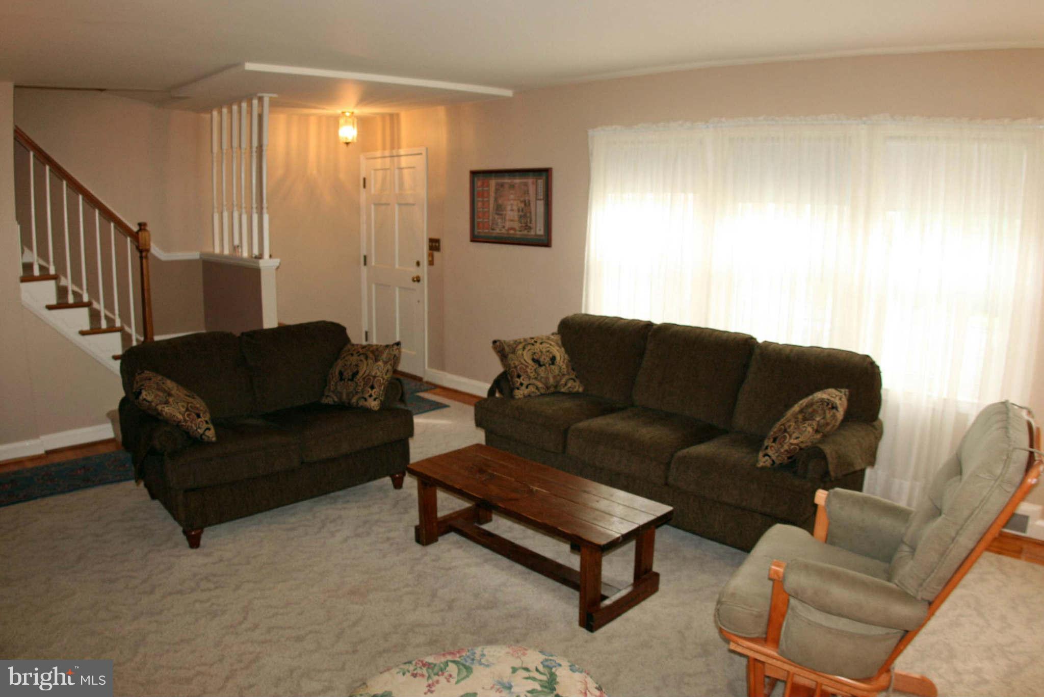1835 Glen Ridge Road Baltimore, MD 21286 - Photo 6 of 30 a living room with furniture