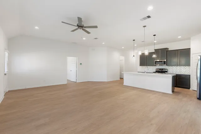 $2,100 | 11832 Whirlaway Drive, Willis, TX 77318