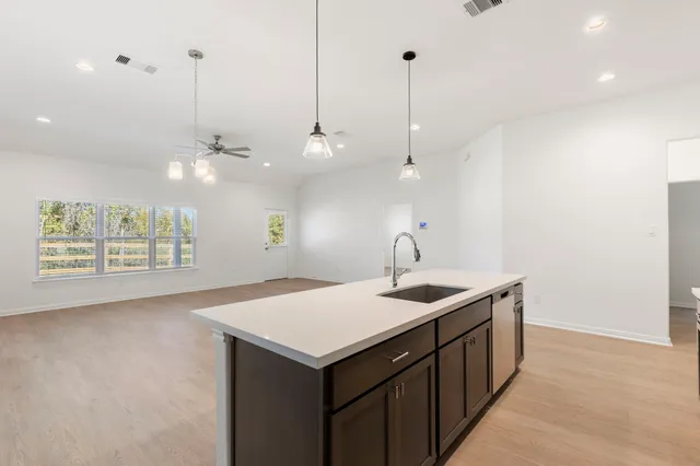 $2,100 | 11832 Whirlaway Drive, Willis, TX 77318