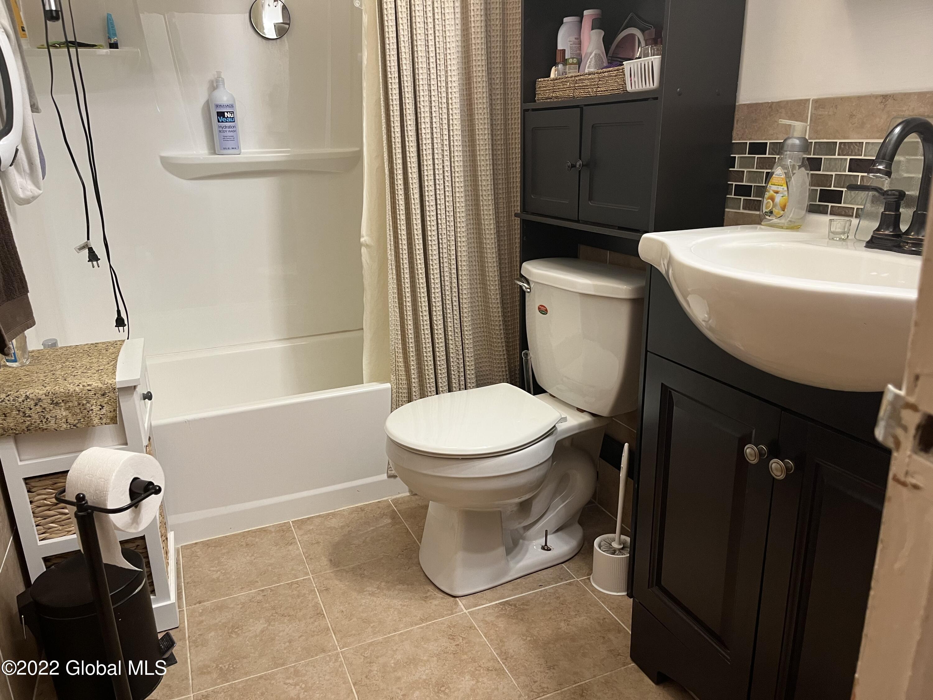 2902 Coniston Road Schenectady, NY 12304 - Photo 14 of 26 F916DA65-B2CE-4717-B3D3-F98A16563C18