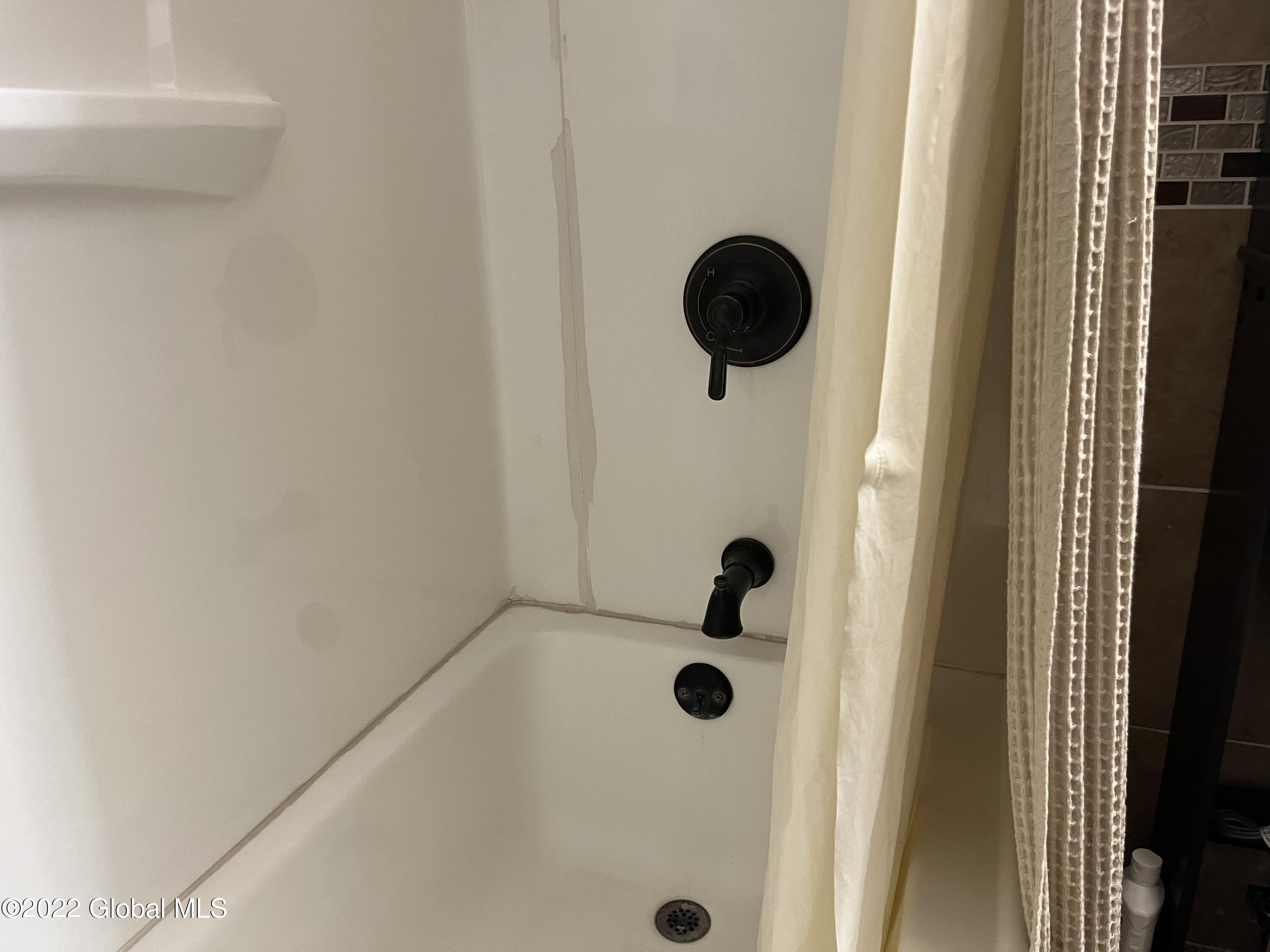 2902 Coniston Road Schenectady, NY 12304 - Photo 17 of 26 C8ABB5D7-E3CB-4793-8B0B-5369ED2B7547