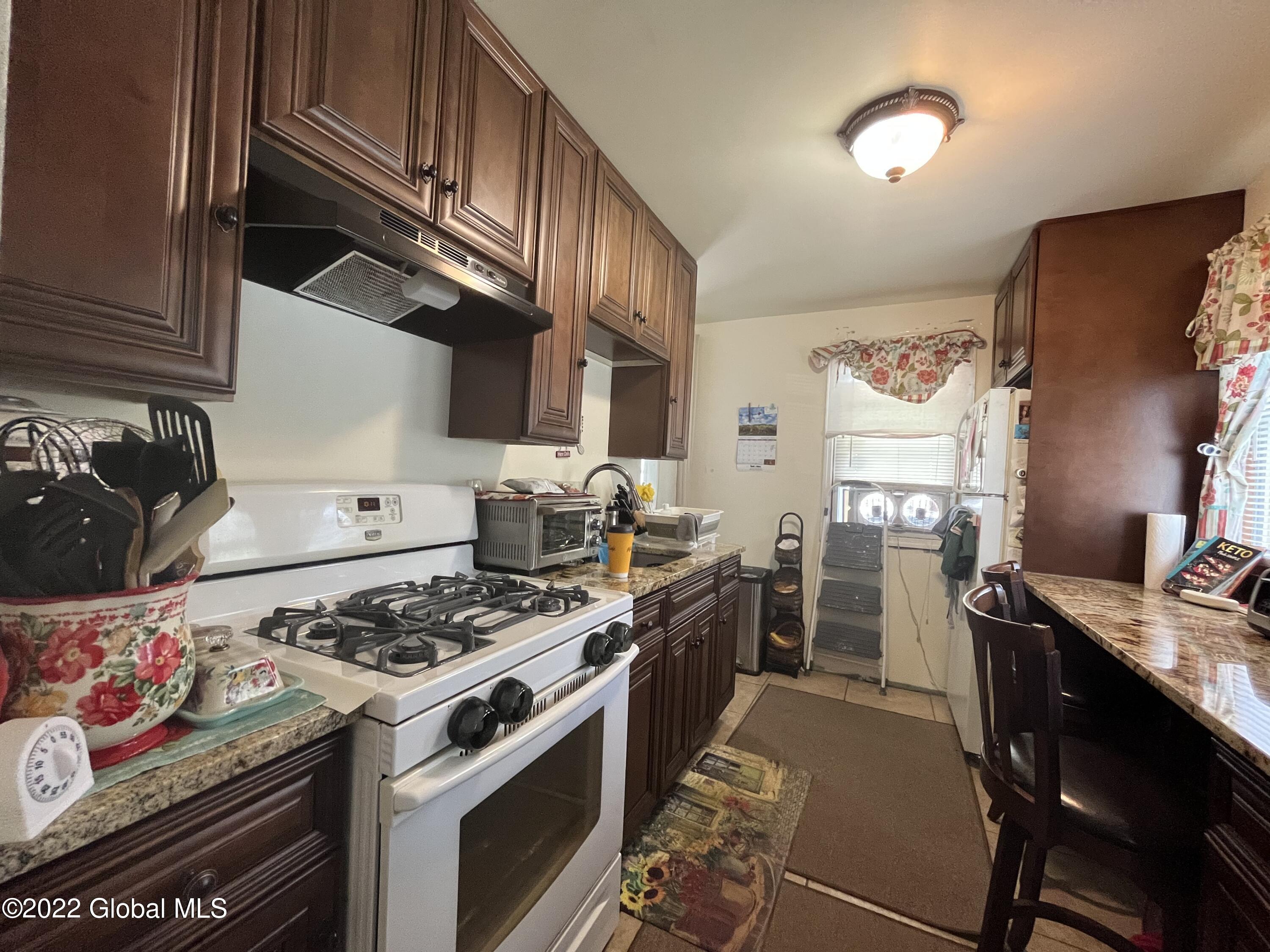 2902 Coniston Road Schenectady, NY 12304 - Photo 4 of 26 FED20C40-2F36-40F3-8F78-A14205E1F199