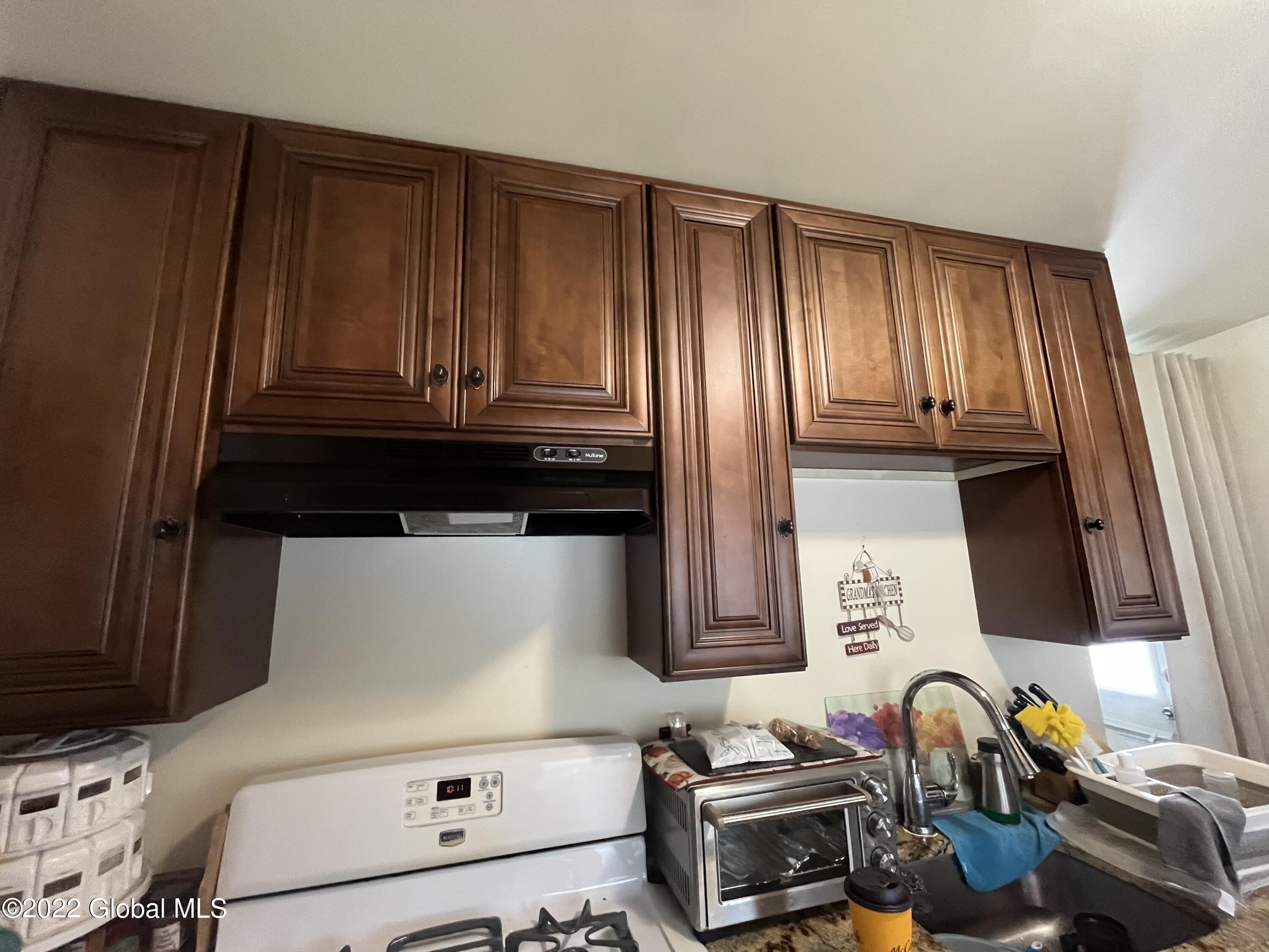 2902 Coniston Road Schenectady, NY 12304 - Photo 6 of 26 26AA18CD-6AD9-4A41-99CF-ABB38E0A1BBD