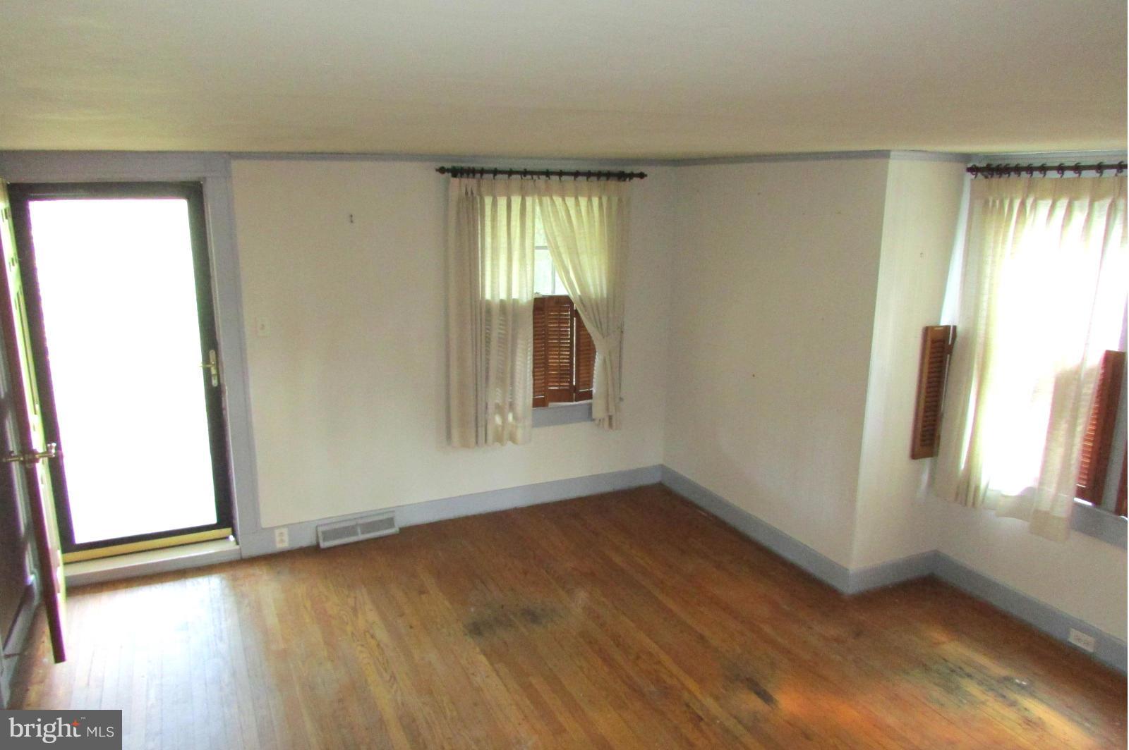 5520 Sweet Air Road Baldwin, MD 21013 - Photo 7 of 16 Living Room