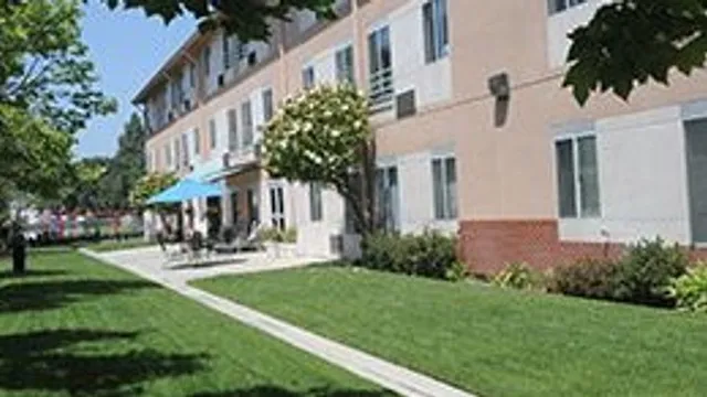 $1,255 | 4121 Katella Avenue, Los Alamitos, CA 90720