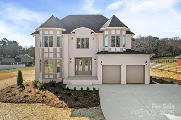 $899,999 | 16612 Blackberry Hills Drive, Midland, NC 28107