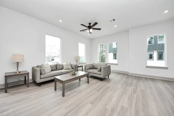 $2,490 | 5304 Kindred Garden Lane, Unit B, Houston, TX 77091