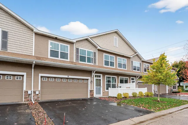 $320,000 | 1956 Commonwealth Boulevard, Unit 2, Chanhassen, MN 55317