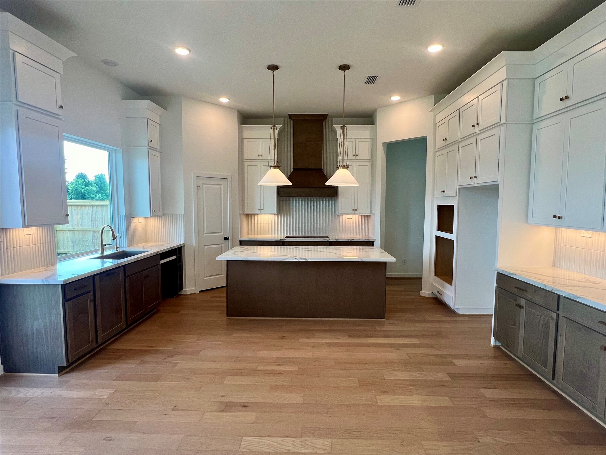 8725 Antelope Cyn Way Manvel, TX 77578 - Photo 3 of 29 a large kitchen with stainless steel appliances kitchen island granite countertop a large counter top and wooden floors