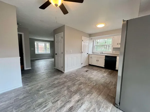 $2,600 | 83 Derryfield Court, Manchester, NH 03104