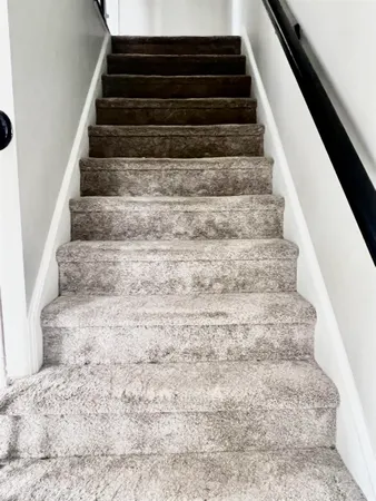 $2,600 | 83 Derryfield Court, Manchester, NH 03104